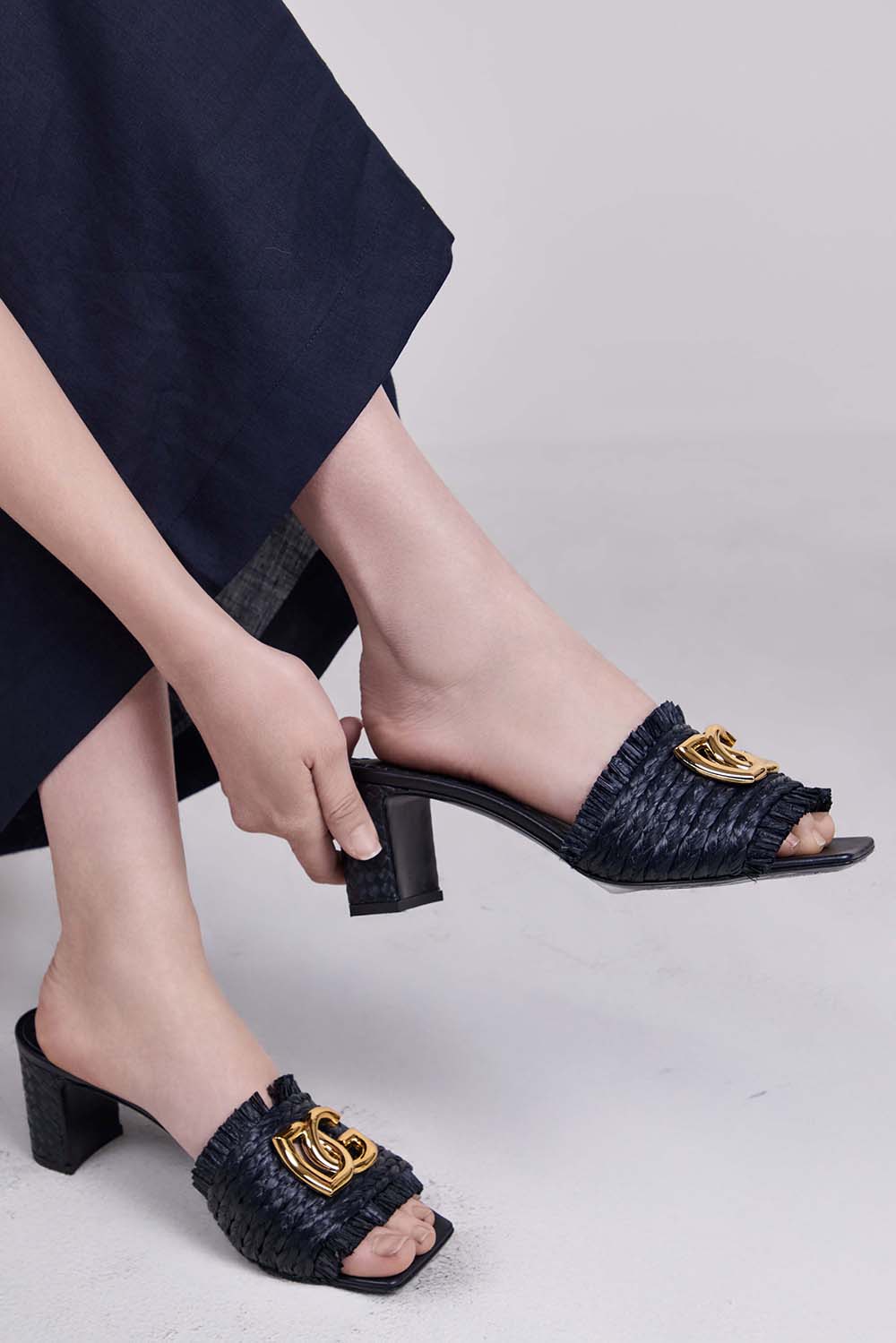 נעלי מיולס עקב